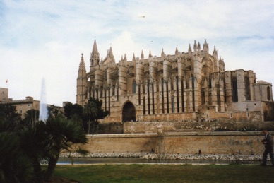 la CATHEDRALE de PALMA :
121 m de long sur 55 m de large